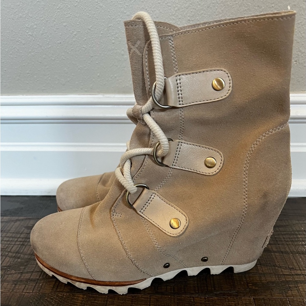 Sorel Light Tan Wedge Boots, Size 7
